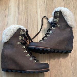 Sorel Women's Brown Shearling-Lined Boots